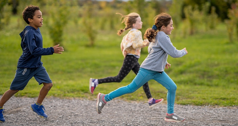 Sportlich aktive Kinder: Wie Mikroalgen und Omega-3 die Regeneration unterstützen können
